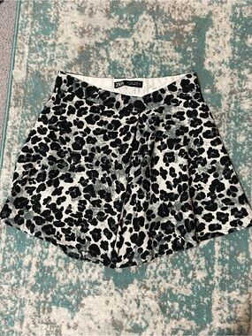 Zara Black & White Leopard Print skort